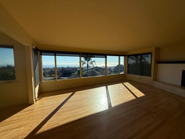 Building Photo - Panoramic Ocean View Home in Aptos! Move in incentive!