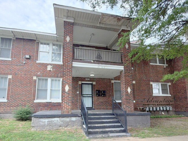 Building Photo - 525 N Waldran Blvd