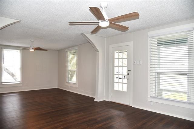 Building Photo - 900 W Chestnut St