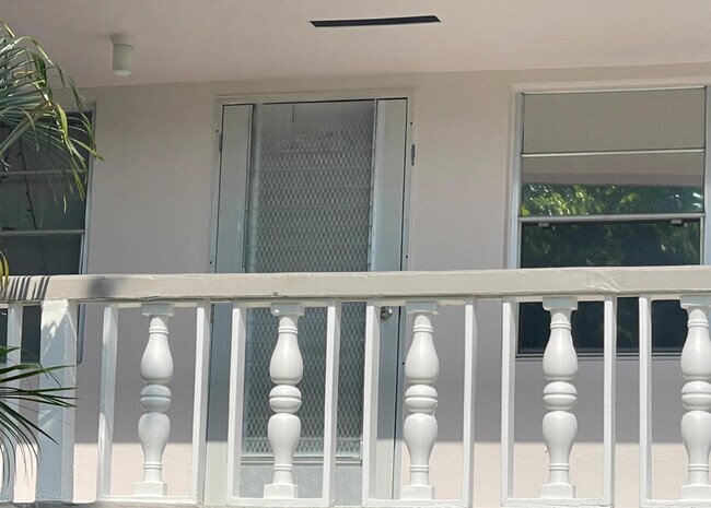 Building Photo - 42 Canterbury E