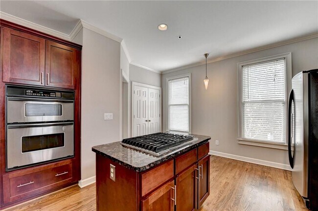Building Photo - 486 Vinings Estates Dr SE