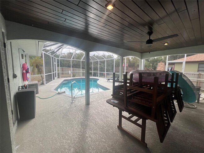 Building Photo - 681 Verona St