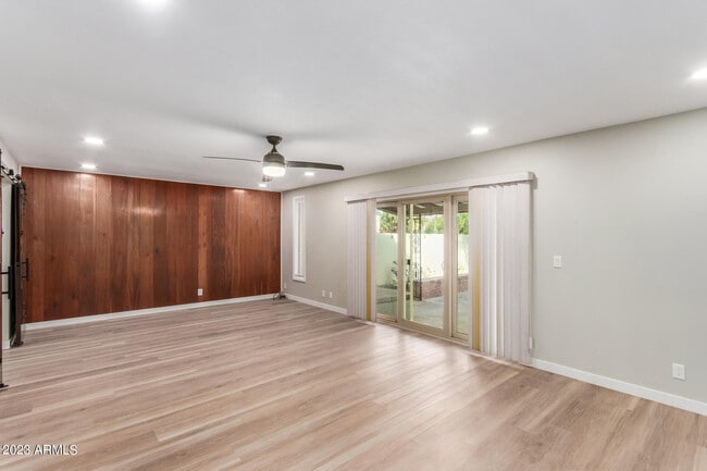 Building Photo - 3037 S Country Club Way