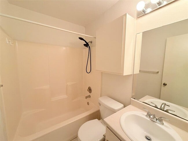 Building Photo - 405 Parkhill Cove