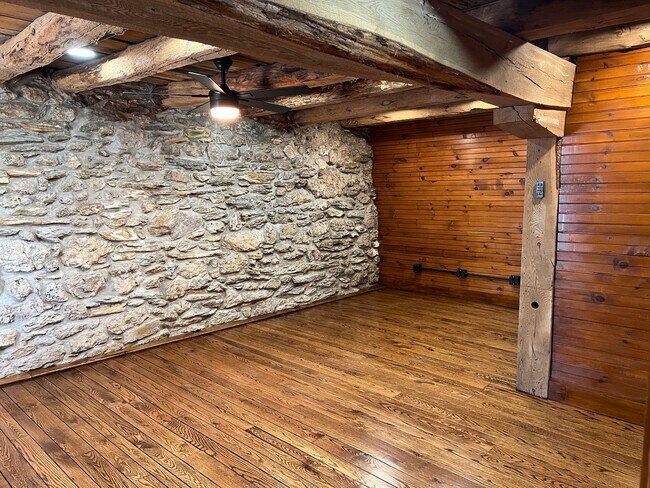Building Photo - 2985 Granary Rd