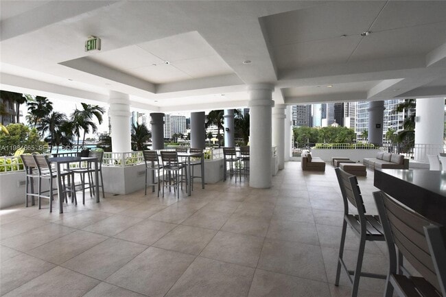 Building Photo - 801 Brickell Key Blvd