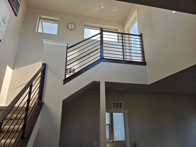 Building Photo - Amazing townhome in Central Park near Nort...