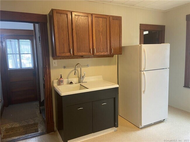 Primary Photo - 53 Oakwood Ave