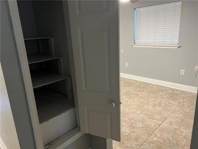 Building Photo - 2716 Riverland Dr