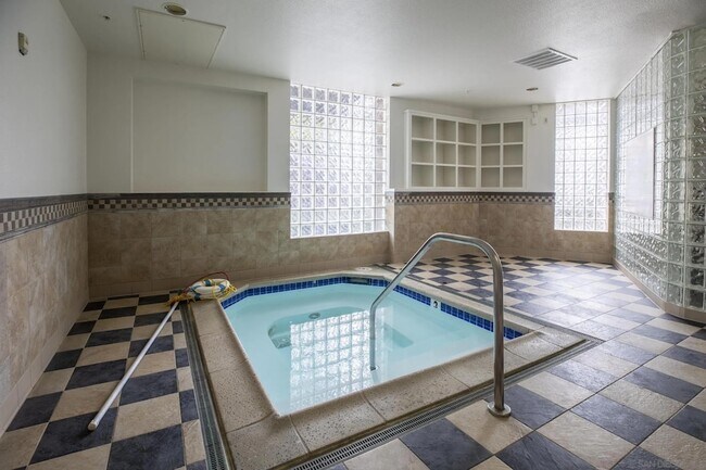 Building Photo - 1400 Broadway