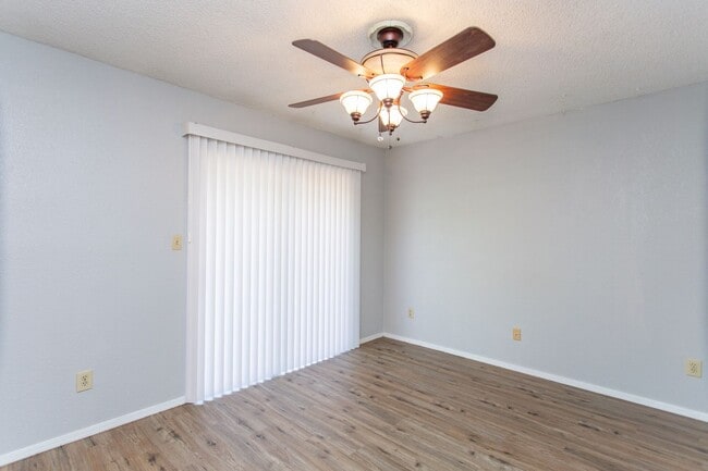 Building Photo - 3 Bedroom 2 Bath Home for Lease!