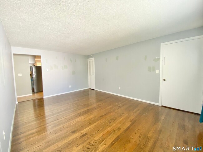 Building Photo - 24 College St