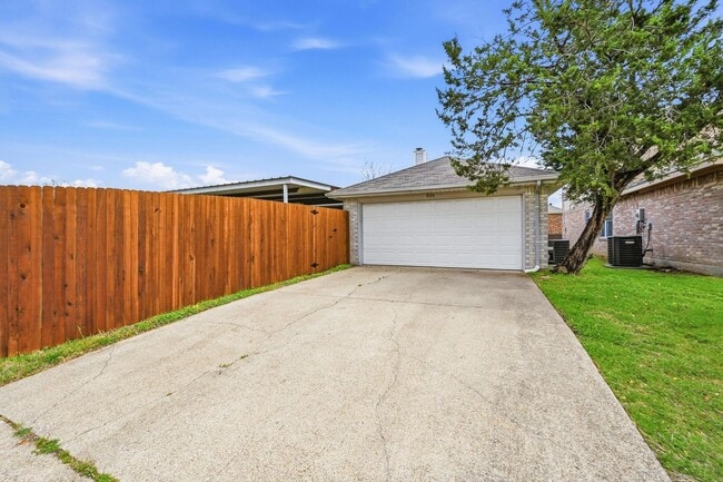 Building Photo - Immaculate 3-bedroom, 2-bath home in the highly sought-after Springfield subdivision!