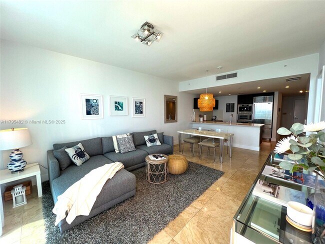 Building Photo - 17001 Collins Ave
