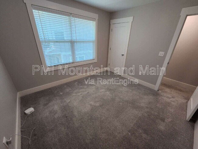 Building Photo - 16 Alice Clement Ln
