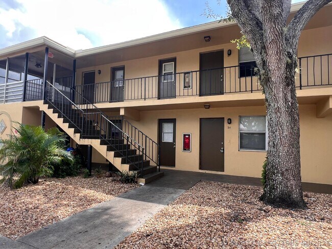 Building Photo - 645 SW 20th Ct