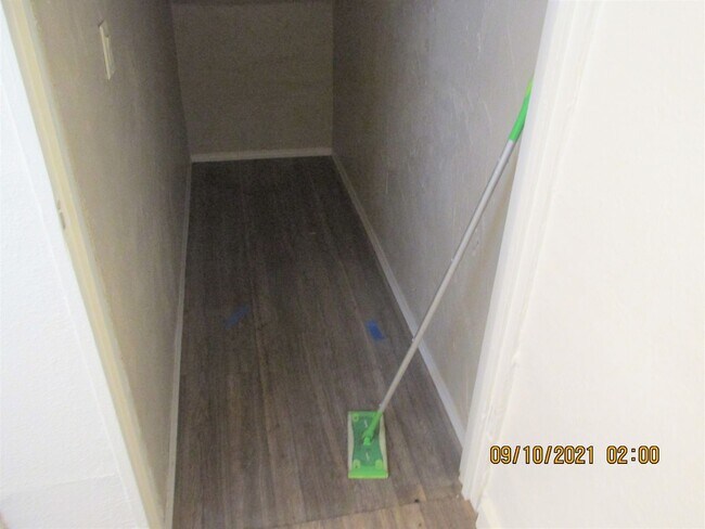 Building Photo - 8525
