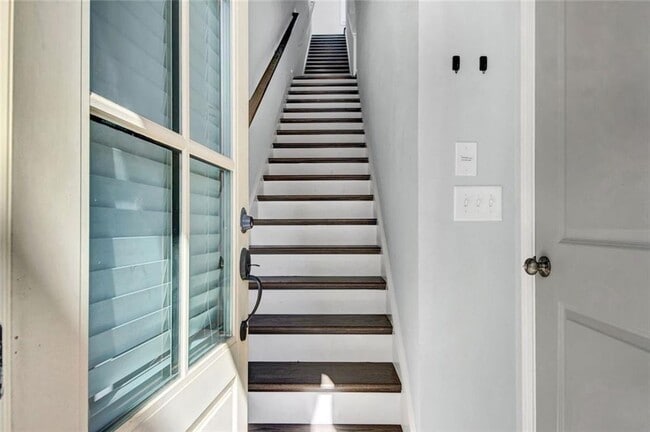 Building Photo - 900 Brees Ct