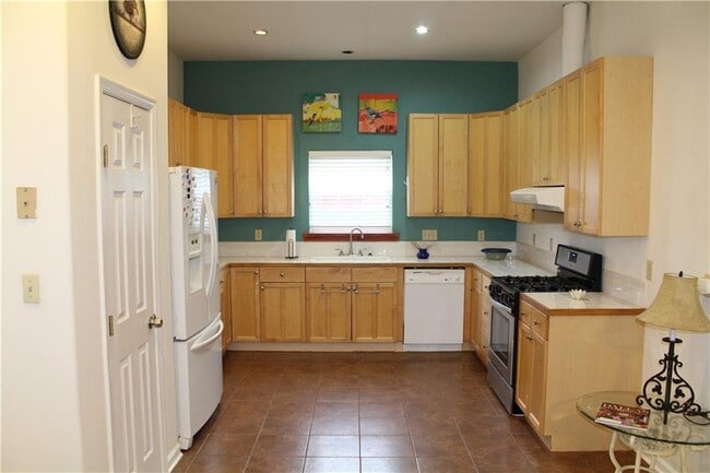 Building Photo - 109 W 38th St