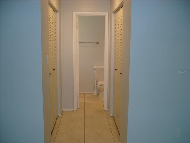 Building Photo - 10761 Lazy Lake Dr