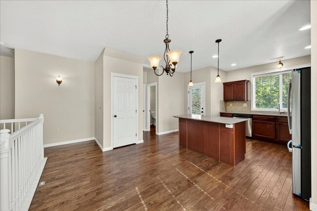 Building Photo - Stylish Multi-Level Condo in West Boise