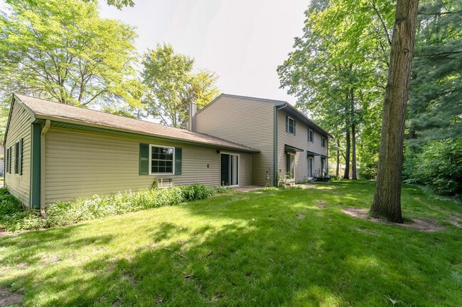 Building Photo - Westwood Townhouses