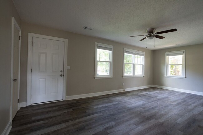 Building Photo - Welcome to this beautiful newly renovated ...
