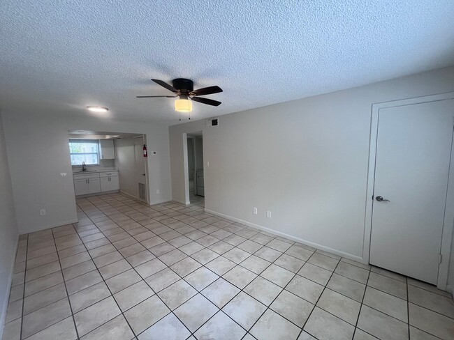 Building Photo - 7108-7108 S Kissimmee St