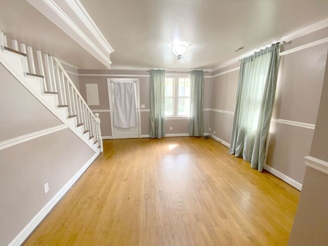 Building Photo - 226 Charles St