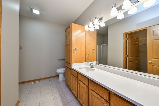 Building Photo - 310 Delnor Glen Dr