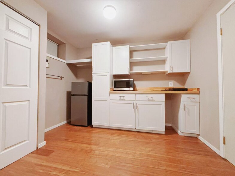 Primary Photo - 915 6th Ave N