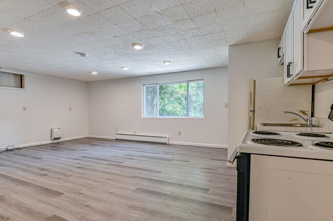 Building Photo - 1614 Rte 9W