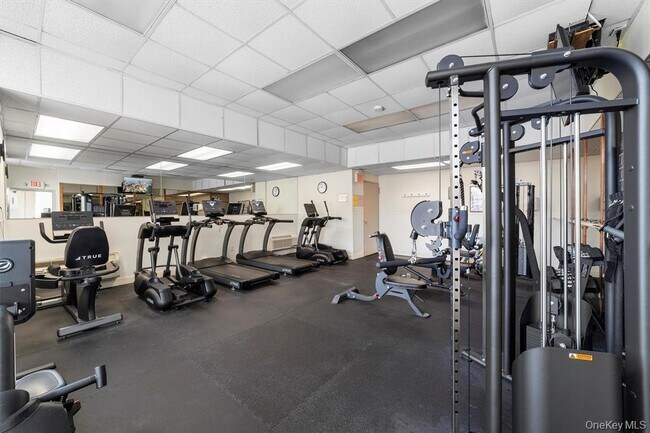 Building Photo - 500 High Point Dr