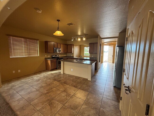 Building Photo - 5558 Wilder Dr