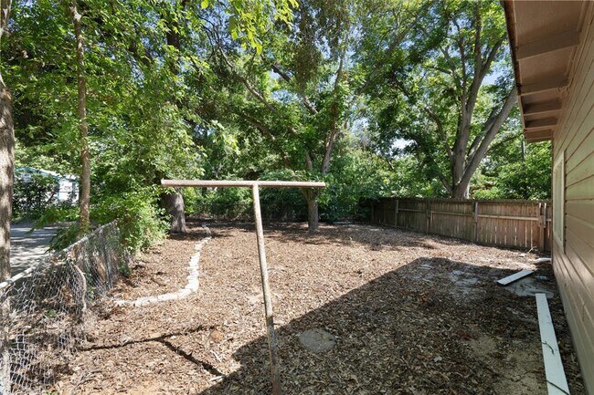 Building Photo - 1012 Barbara Dr