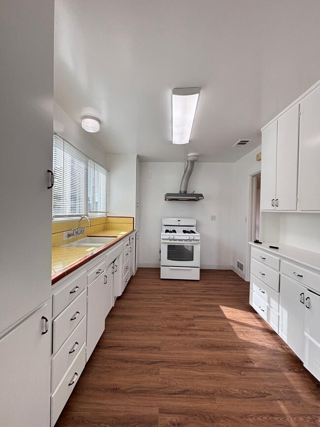 Building Photo - 12147 Hallwood Dr