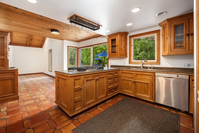 Building Photo - 1539 Miramar Ln