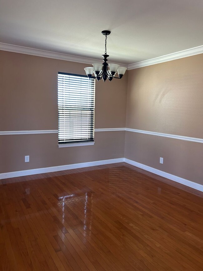 Building Photo - 1105 Lear Ln