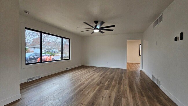 Building Photo - 2002 Woodlea Dr