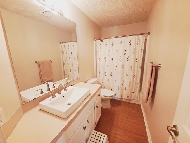 Building Photo - 840 Topaz Ln