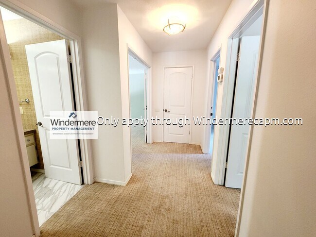 Building Photo - Gorgeous Campus Commons Home Available Now!
