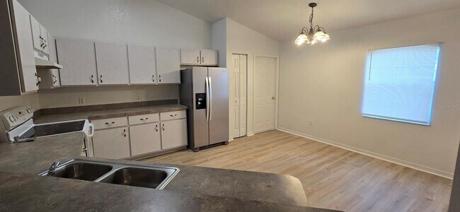 Building Photo - 6875 SE 52nd St