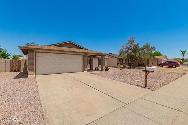 Building Photo - 1512 West Mariposa Dr