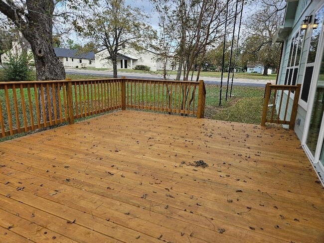 Building Photo - 700 N Avenue C