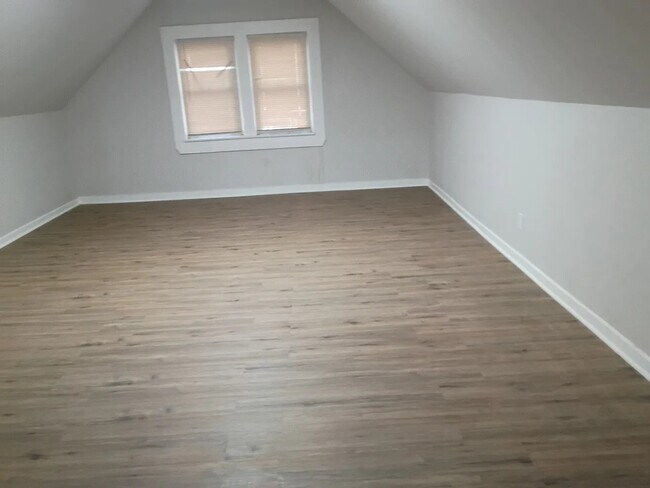Building Photo - 1268 W 71st Pl