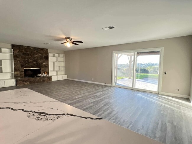 Building Photo - 111 Avenida Santa Anita