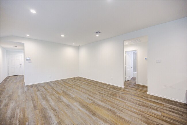 Building Photo - 5618 Redstone Gardens Dr