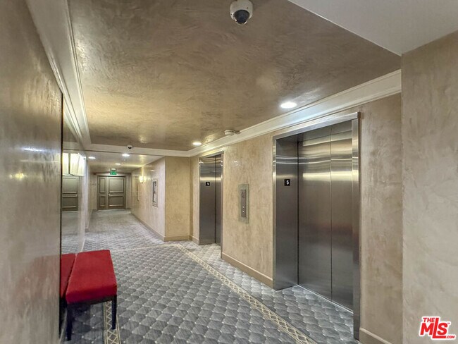 Building Photo - 1118 3rd St