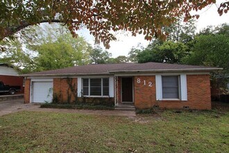 Building Photo - Charming 3 Bedroom 2 Bath Near TJC!