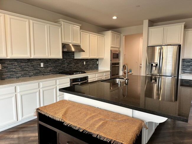 Building Photo - Modern 4 Bed, 3.5 Bath Home with Solar, St...